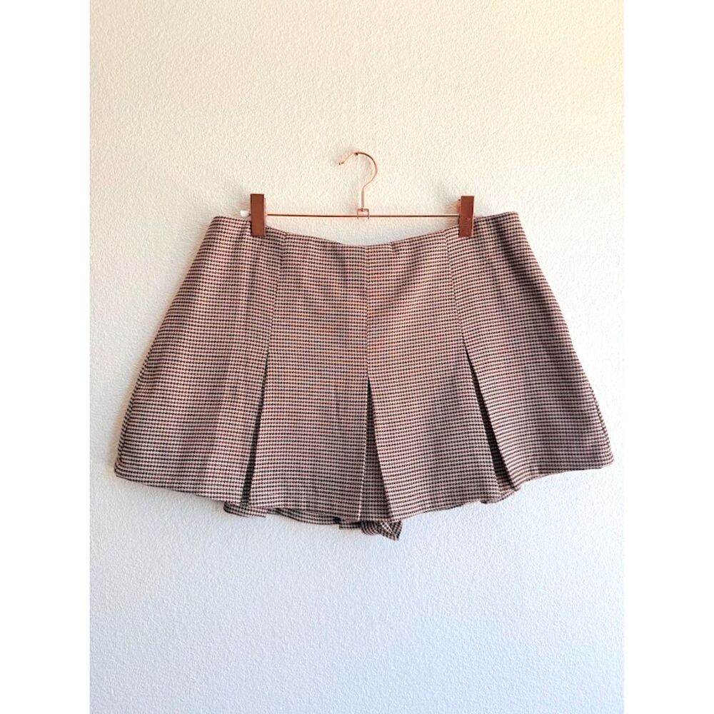 All In Favor Houndstooth Pleated Mini Skort size in Brown & Cream size Large